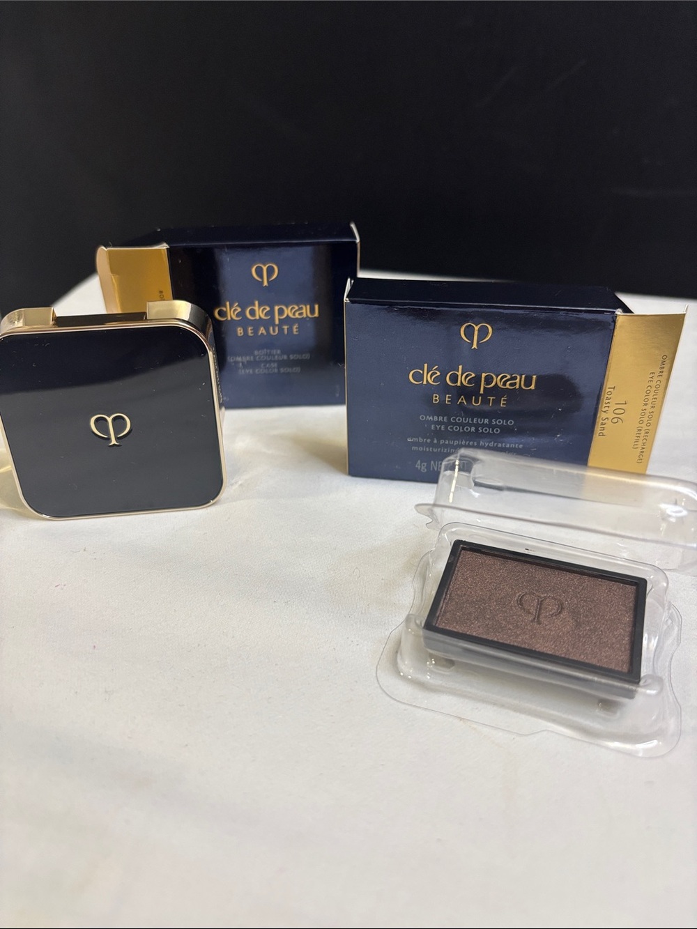 Clé de Peau Beauté Single Eyeshadow refill plus Case-BRAND NEW